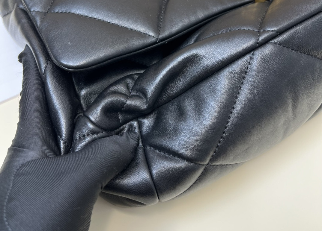 Chanle 19 Large Handbag