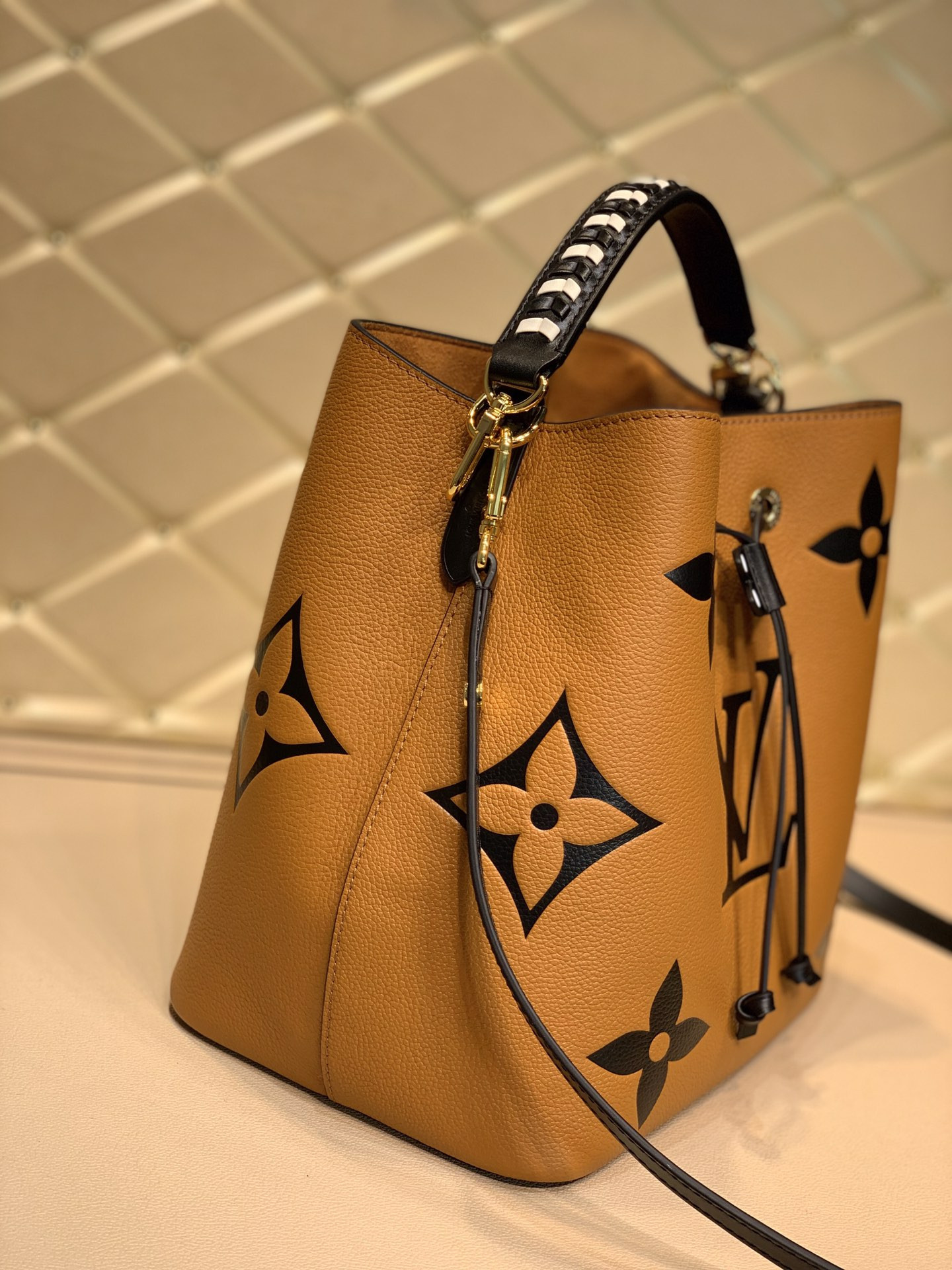 Louis Vuitton Néonoé Bag