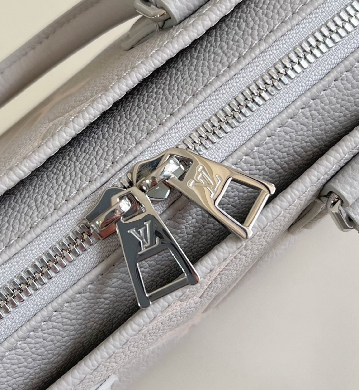 Louis Vuitton Onthego East West Handbag