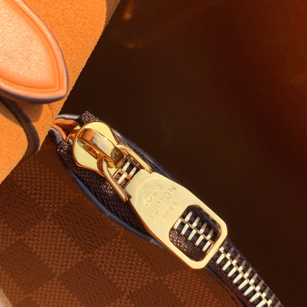 Louis Vuitton Néonoé Bag