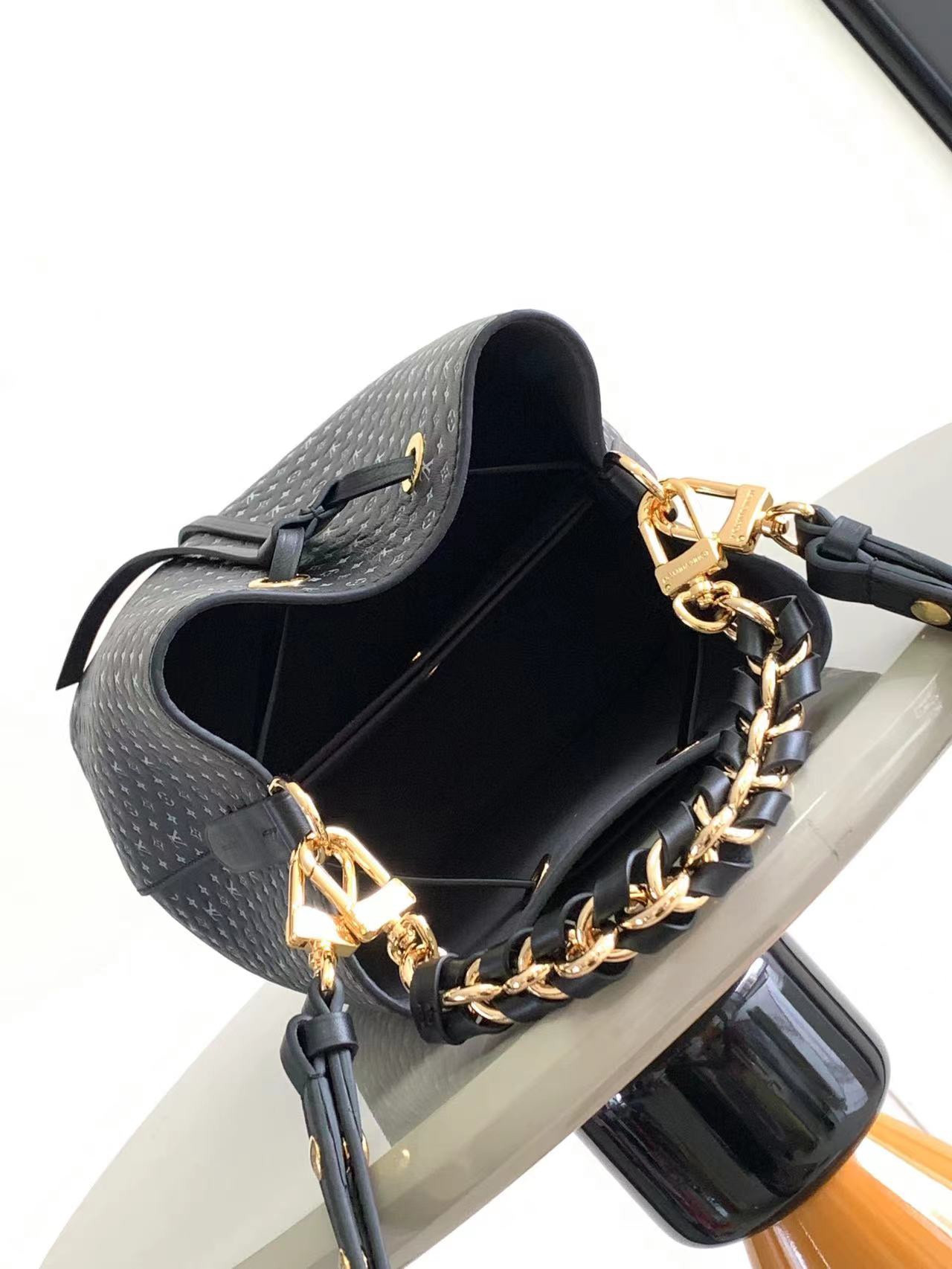 Louis Vuitton Néonoé Bag