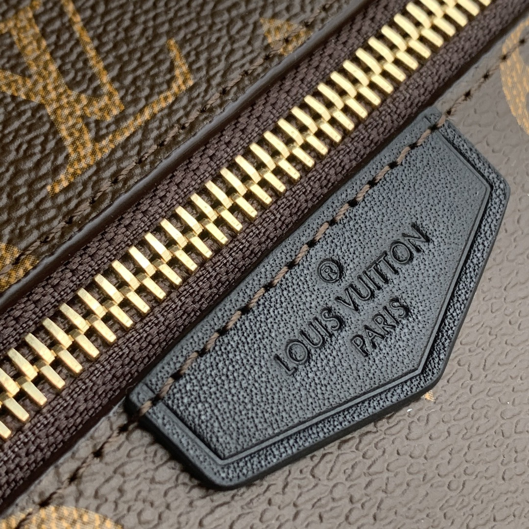 Louis Vuitton Pochette Voyage Bag