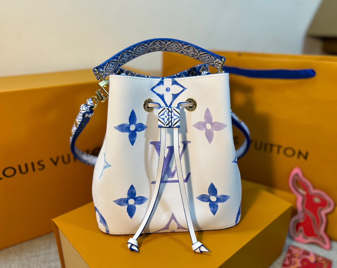 Louis Vuitton Néonoé Bag