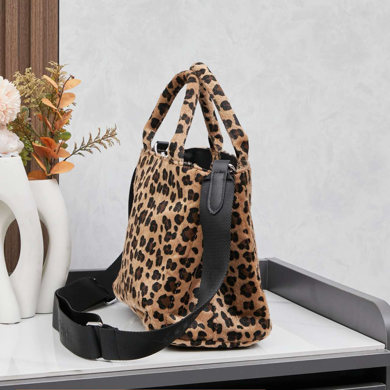 Prada adasoftlux leopard killer bag texture is very high-end size 29x20x15, model 2480