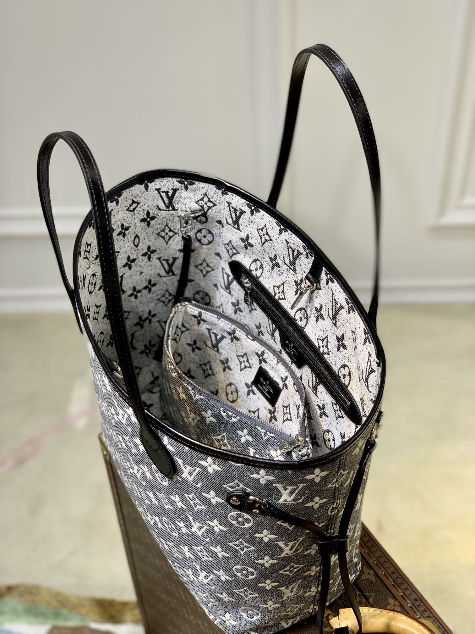 Louis Vuitton Neverfull Bag