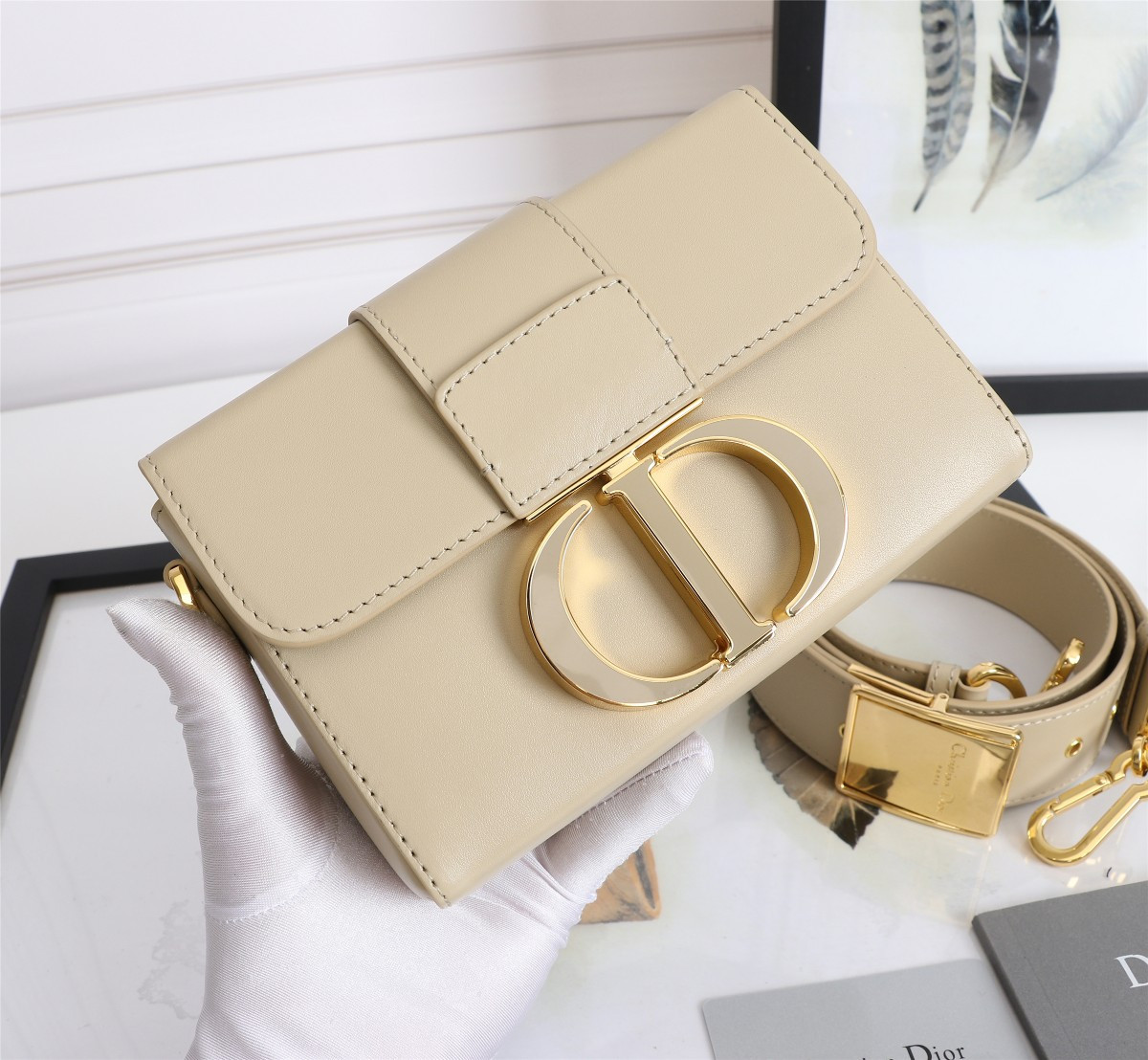 30 Montaigne Box Bag