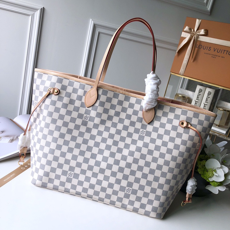Louis Vuitton Neverfull Bag
