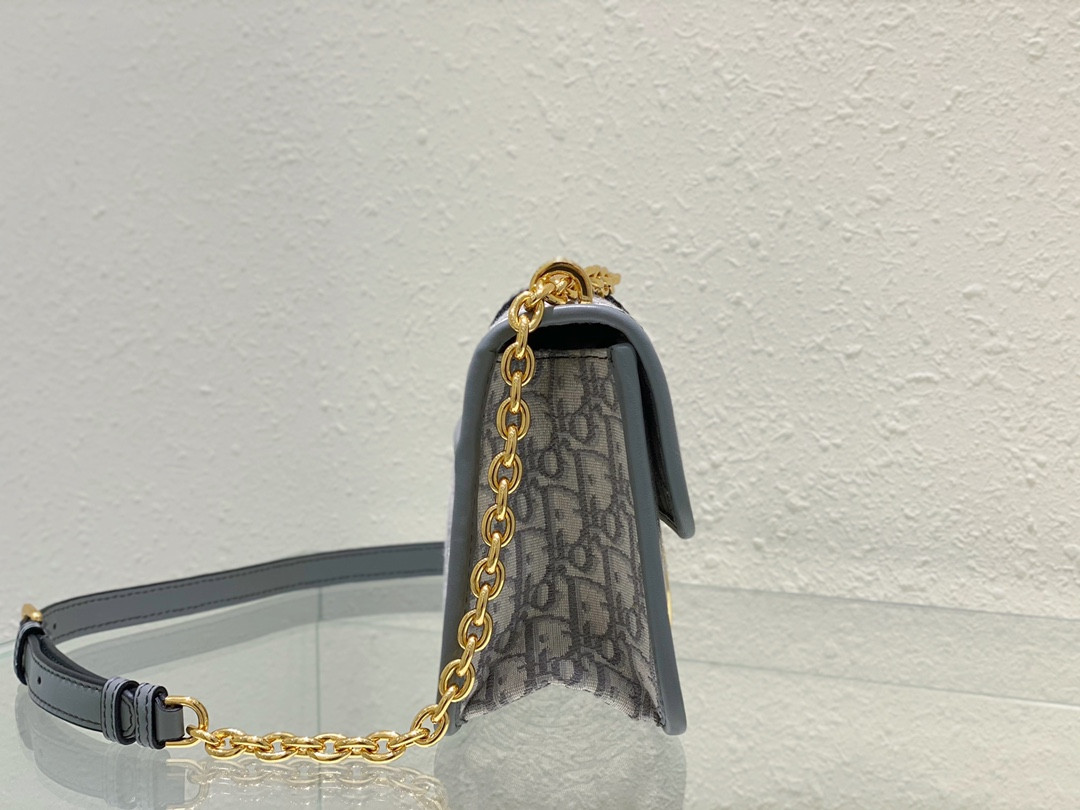 30 Montaigne Chain Bag