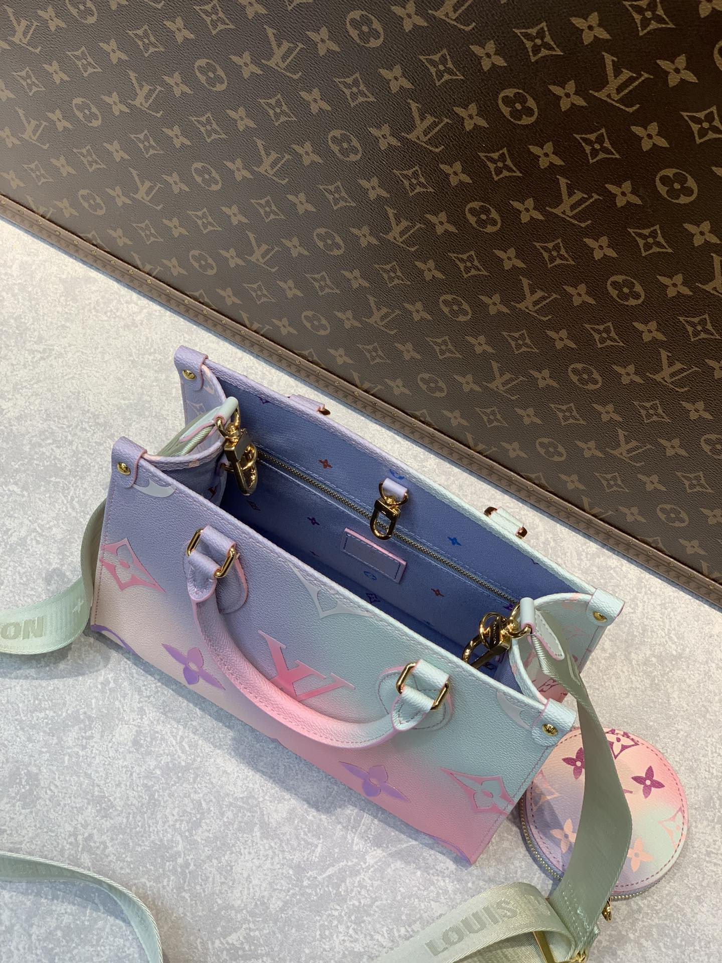 Louis Vuitton Onthego Bag