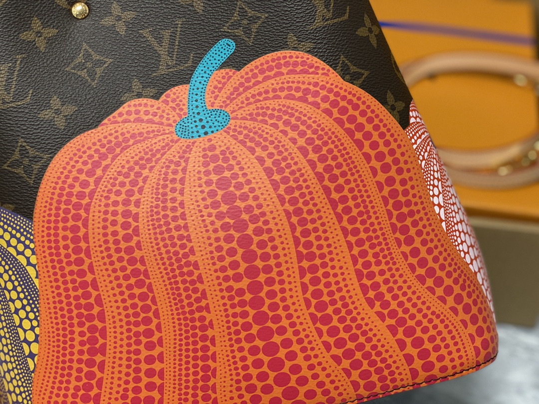 Louis Vuitton Néonoé Bag