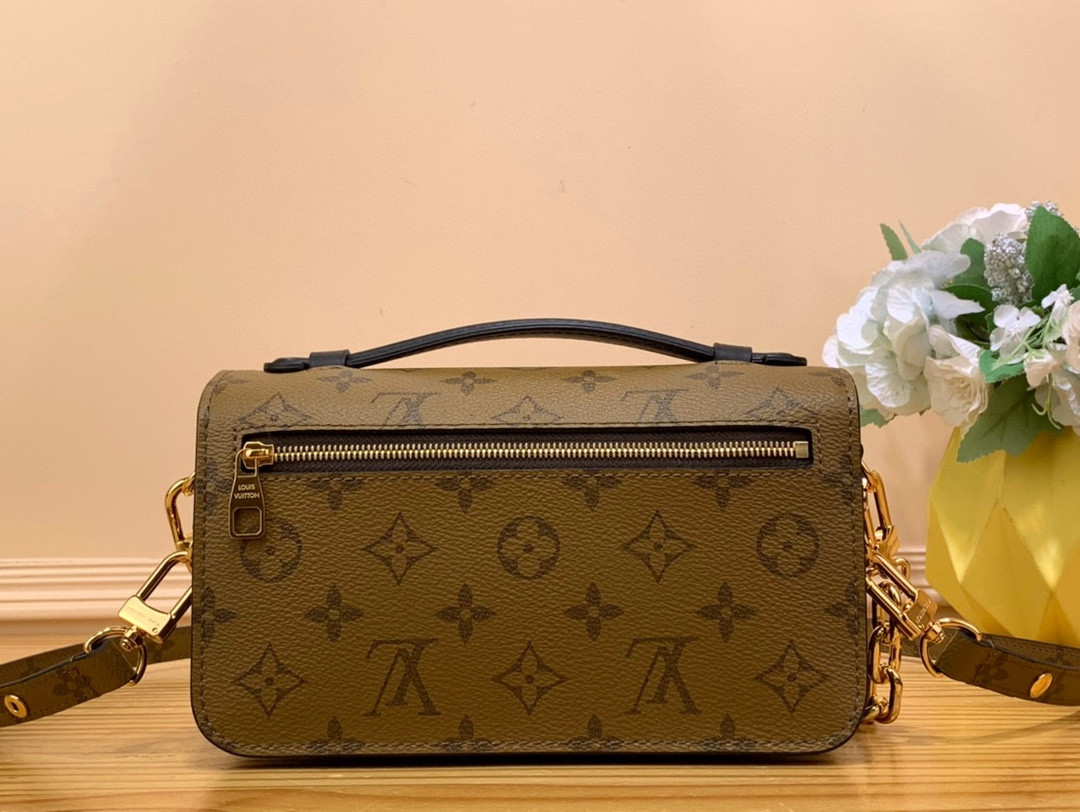 Louis Vuitton Pochette Métis East West Bag