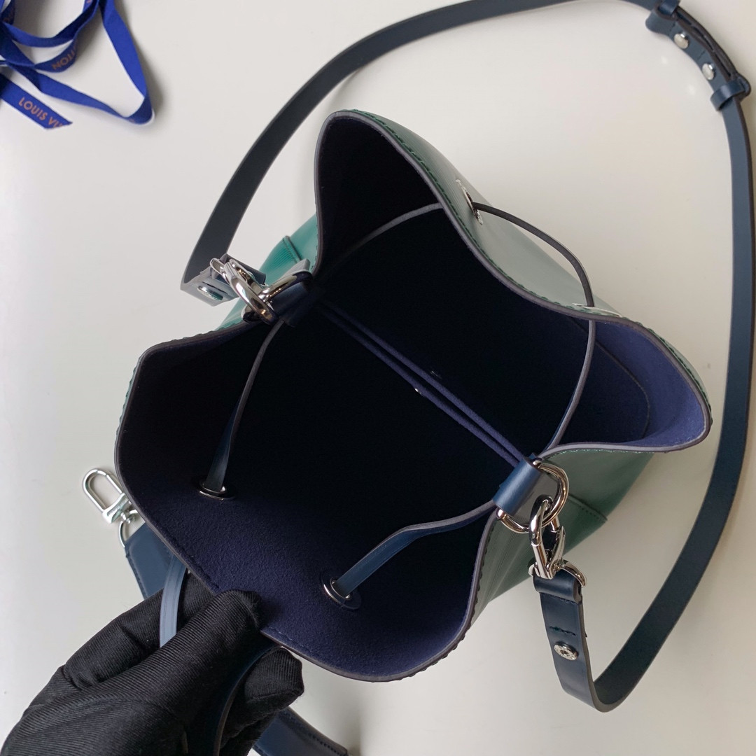 Louis Vuitton Néonoé Bag