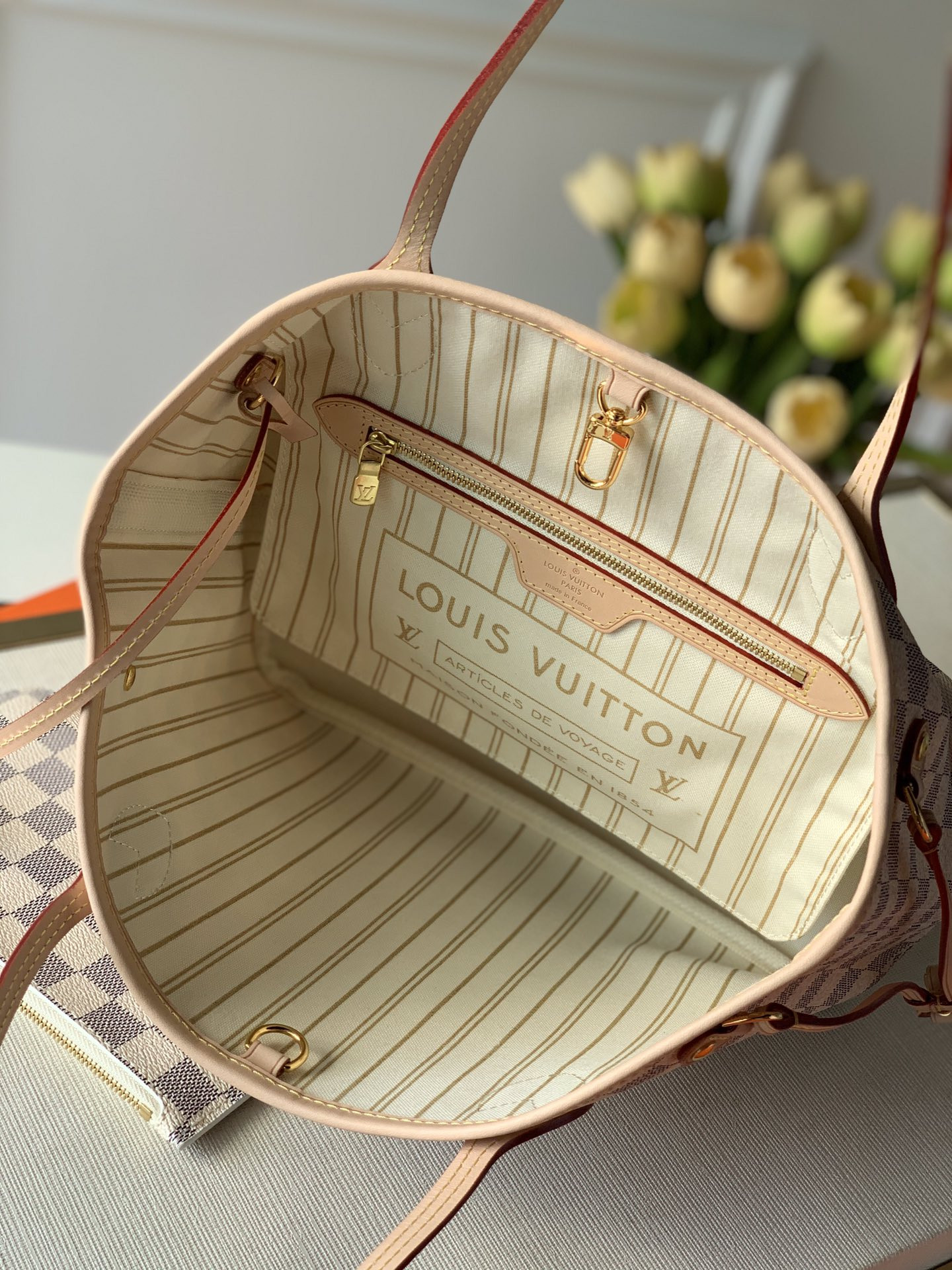 Louis Vuitton Neverfull Bag