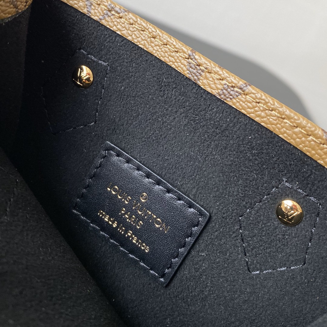 LV Petit sac plat bag