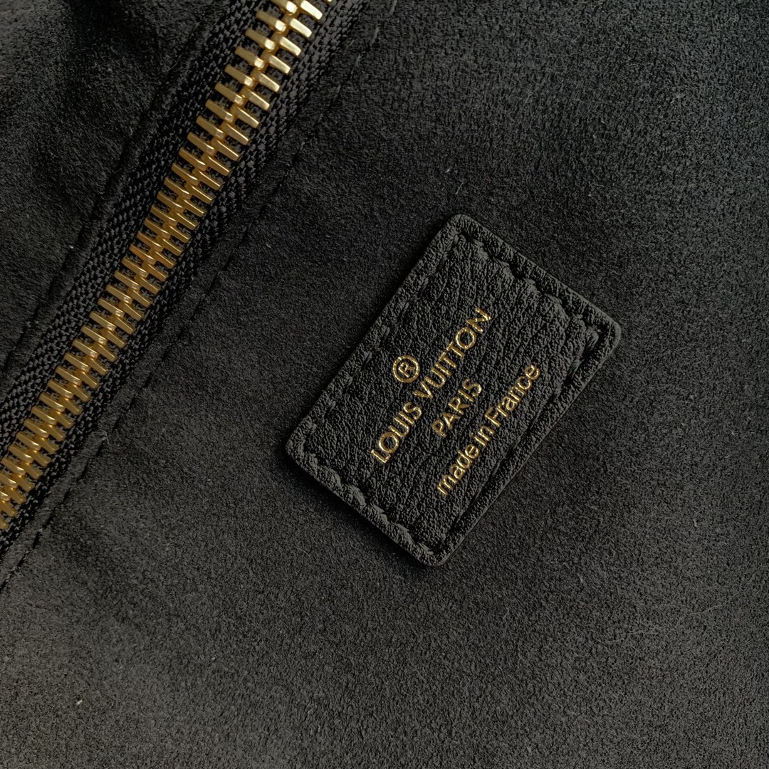 Louis Vuitton Neverfull Bag