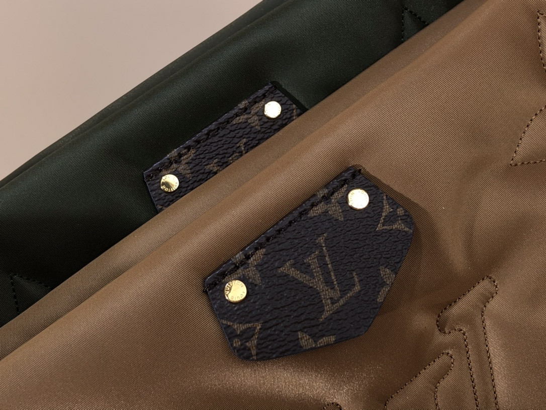 Louis Vuitton Maxi Multi Pochette Accessoires Bag