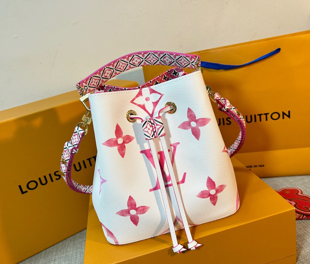 Louis Vuitton Néonoé Bag