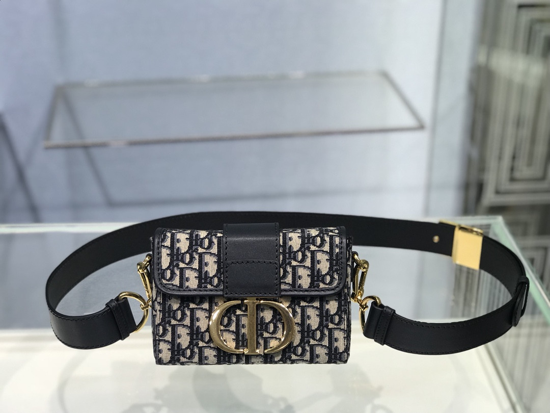 30 Montaigne Box Bag