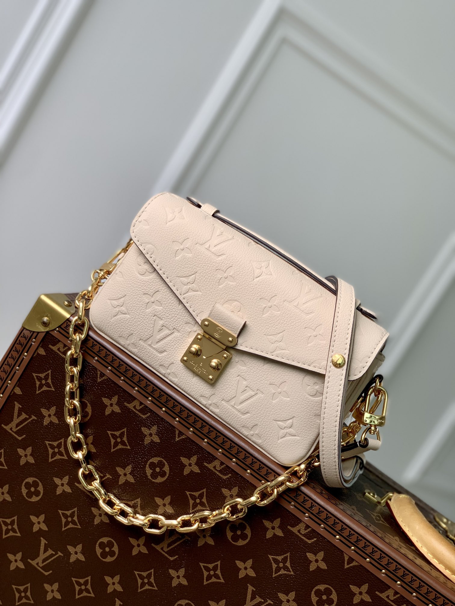 Louis Vuitton Pochette Métis East West Bag