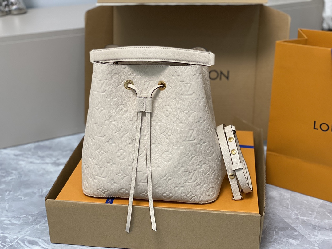 Louis Vuitton Néonoé Bag