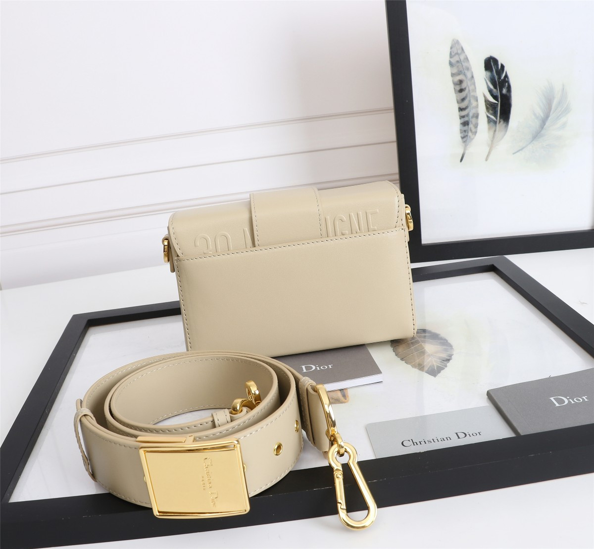 30 Montaigne Box Bag