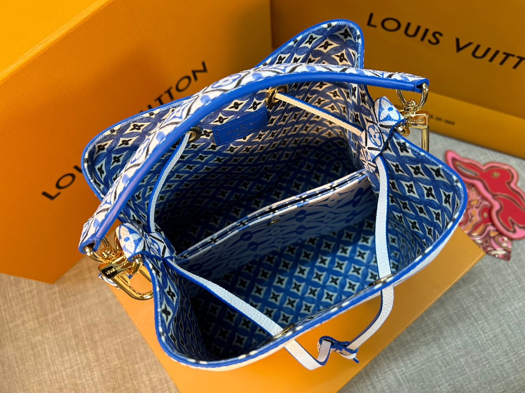 Louis Vuitton Néonoé Bag