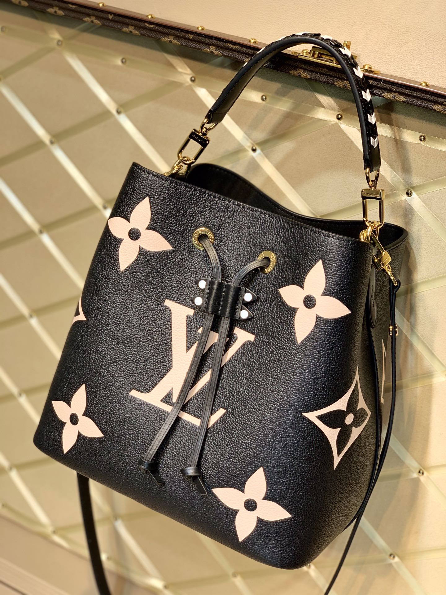 Louis Vuitton Néonoé Bag