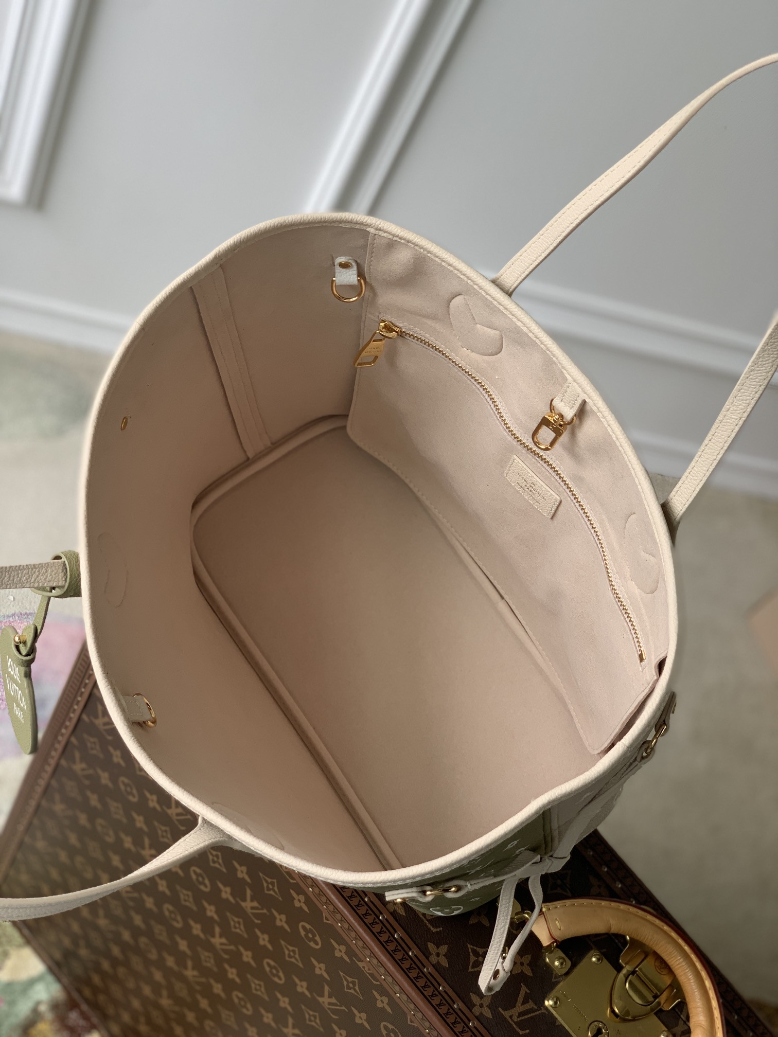 Louis Vuitton Neverfull Bag