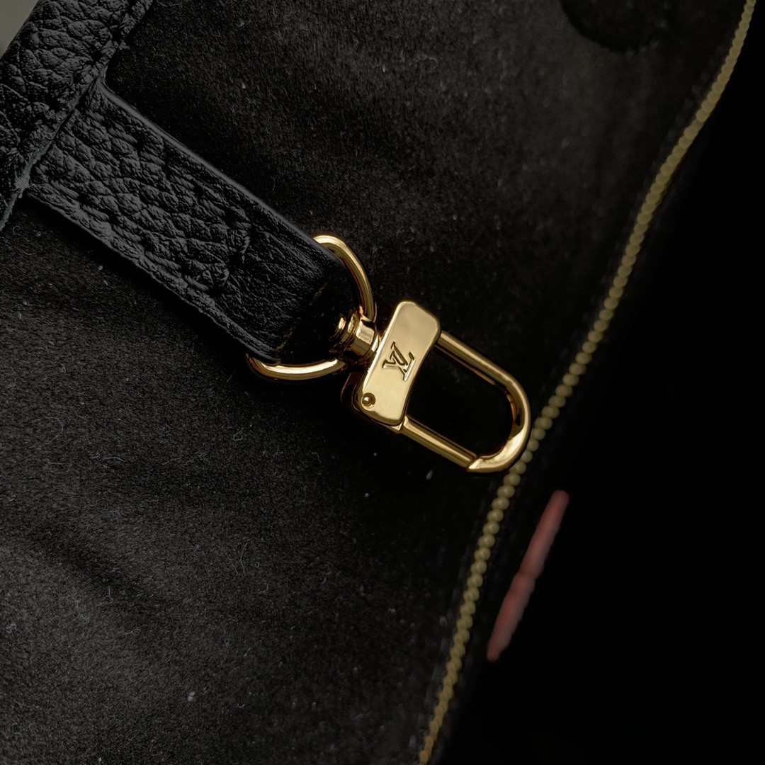 Louis Vuitton Neverfull Bag