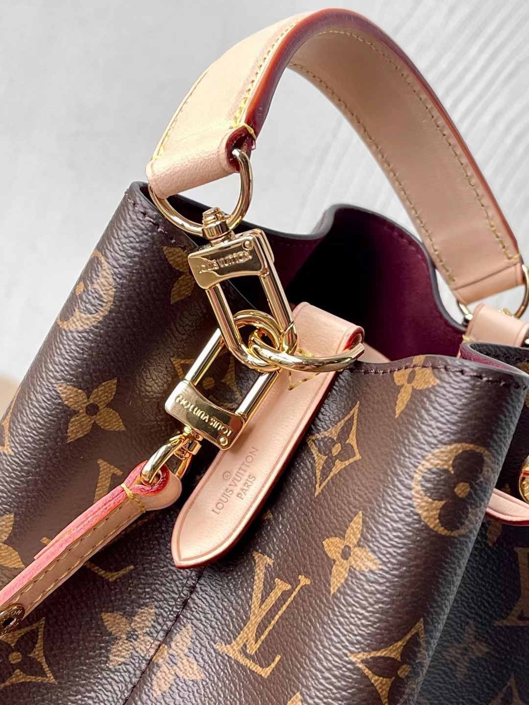 Louis Vuitton Néonoé Bag