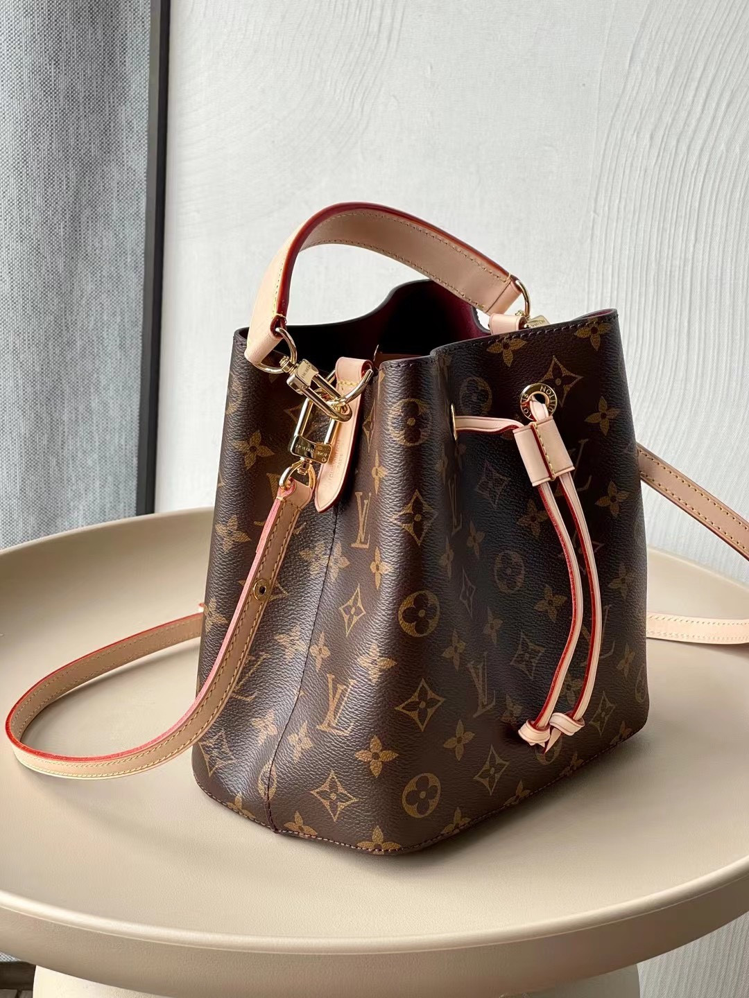 Louis Vuitton Néonoé Bag