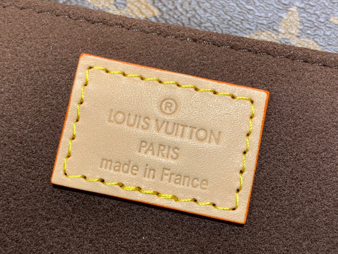 Louis Vuitton Pochette Métis East West Bag