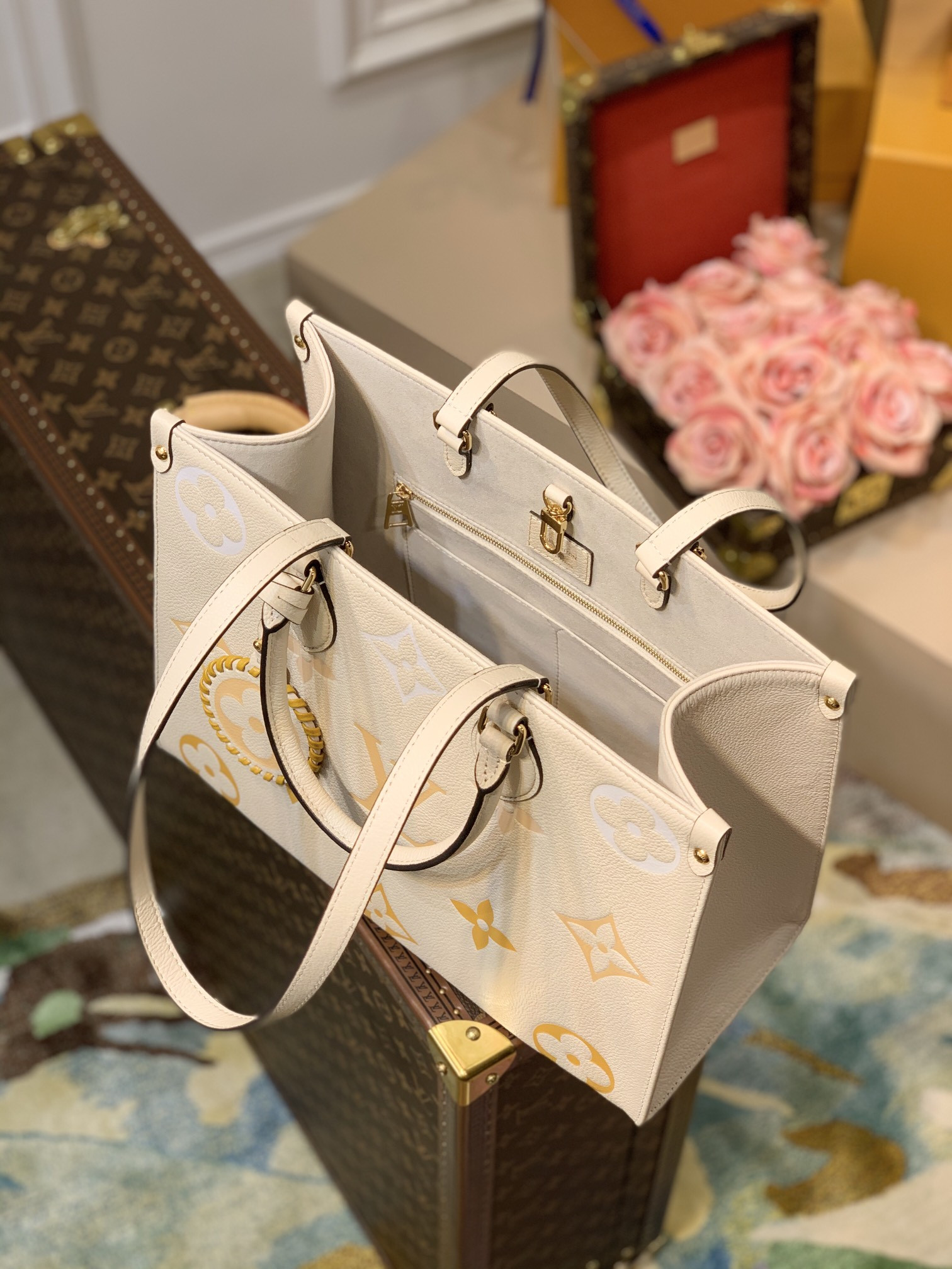 Louis Vuitton Onthego Bag