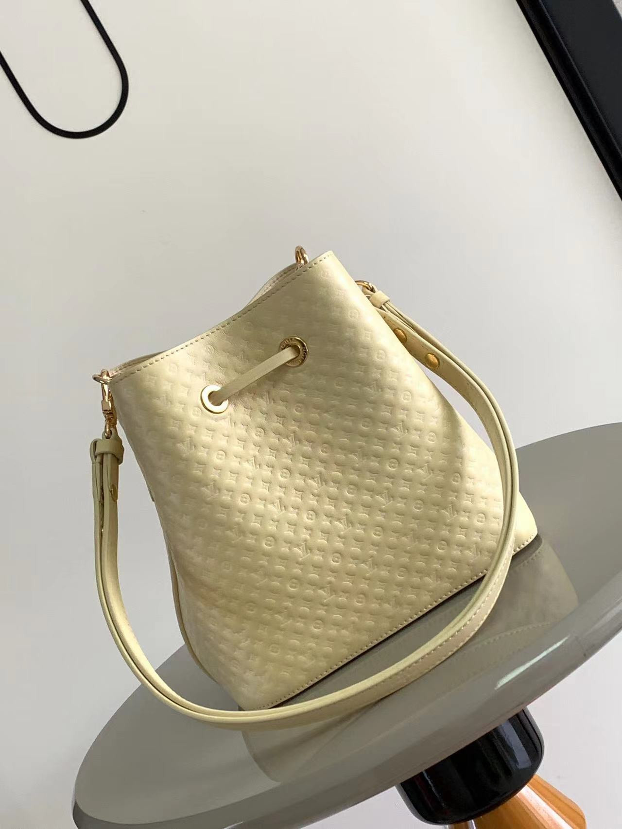 Louis Vuitton Néonoé Bag