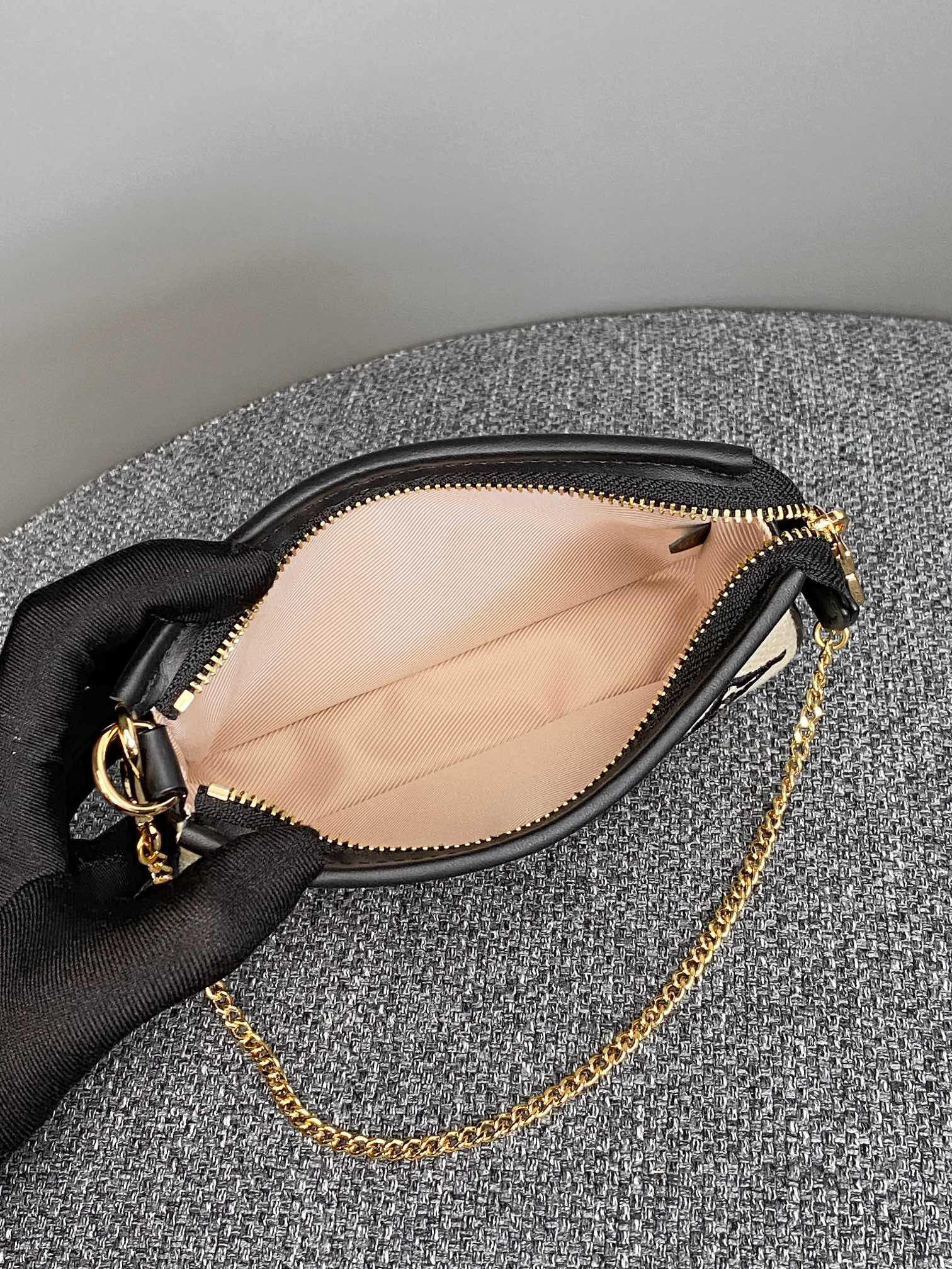 Louis Vuitton Pochette Accessoires Metis Bag