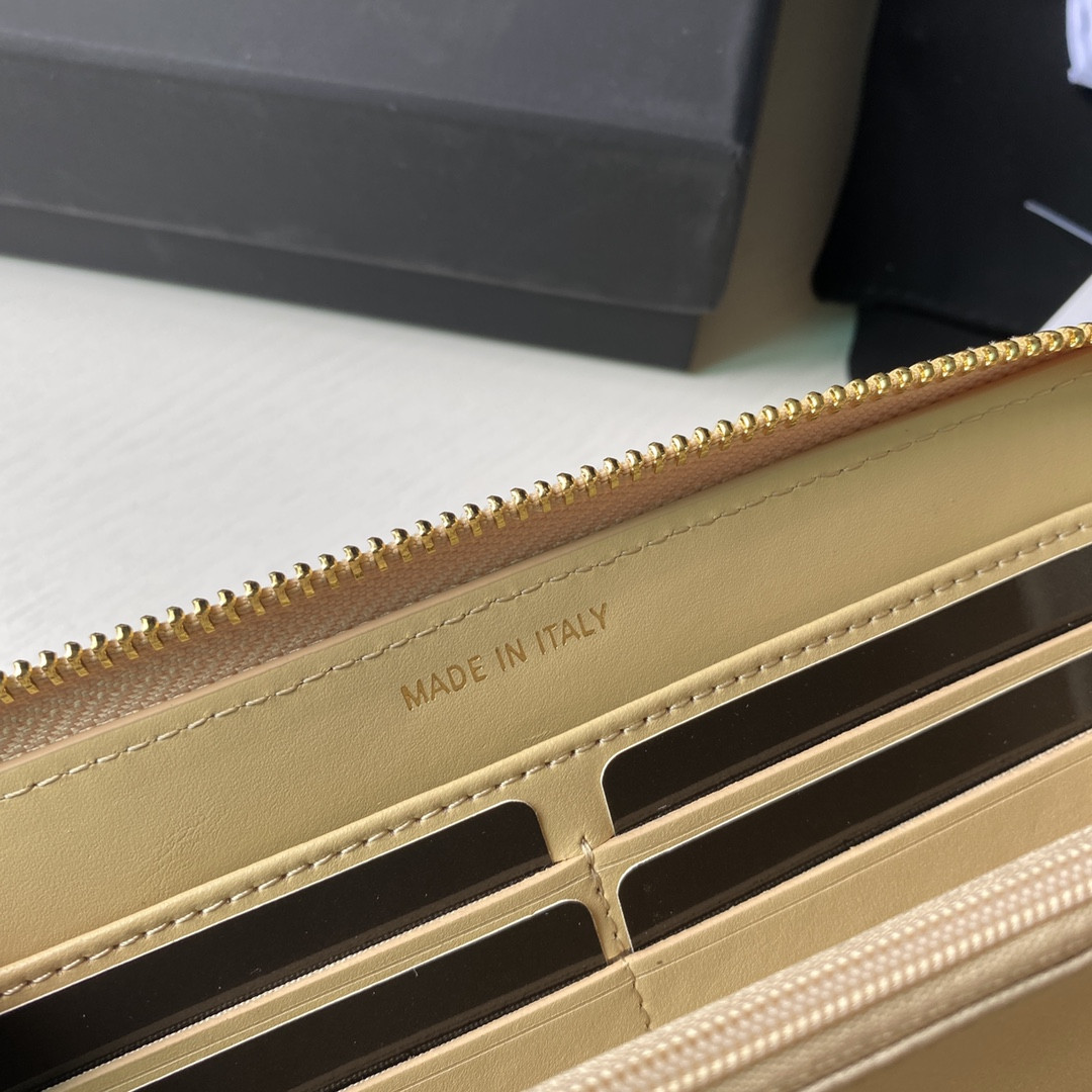 Chanle Zipped Wallet