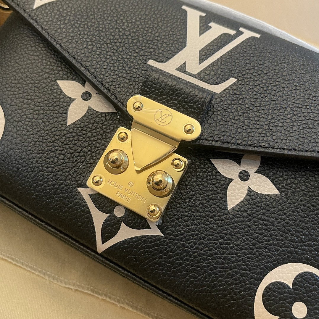 Louis Vuitton Pochette Métis East West Bag