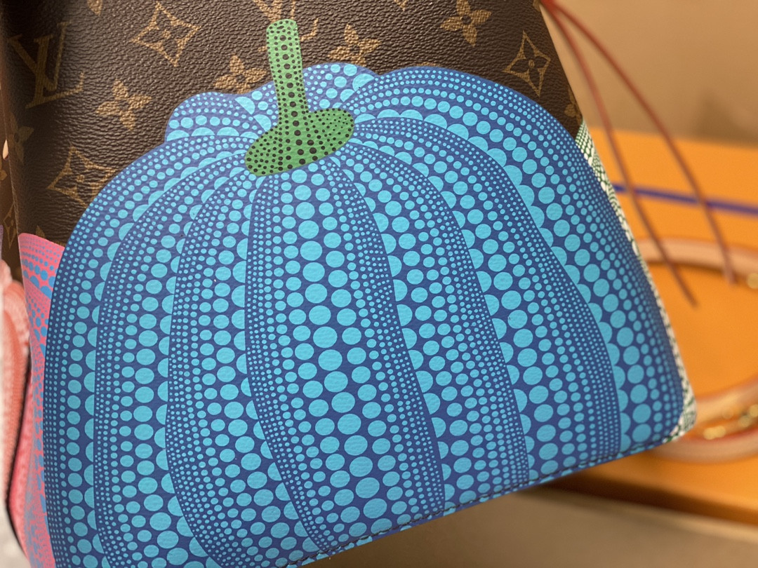 Louis Vuitton Néonoé Bag