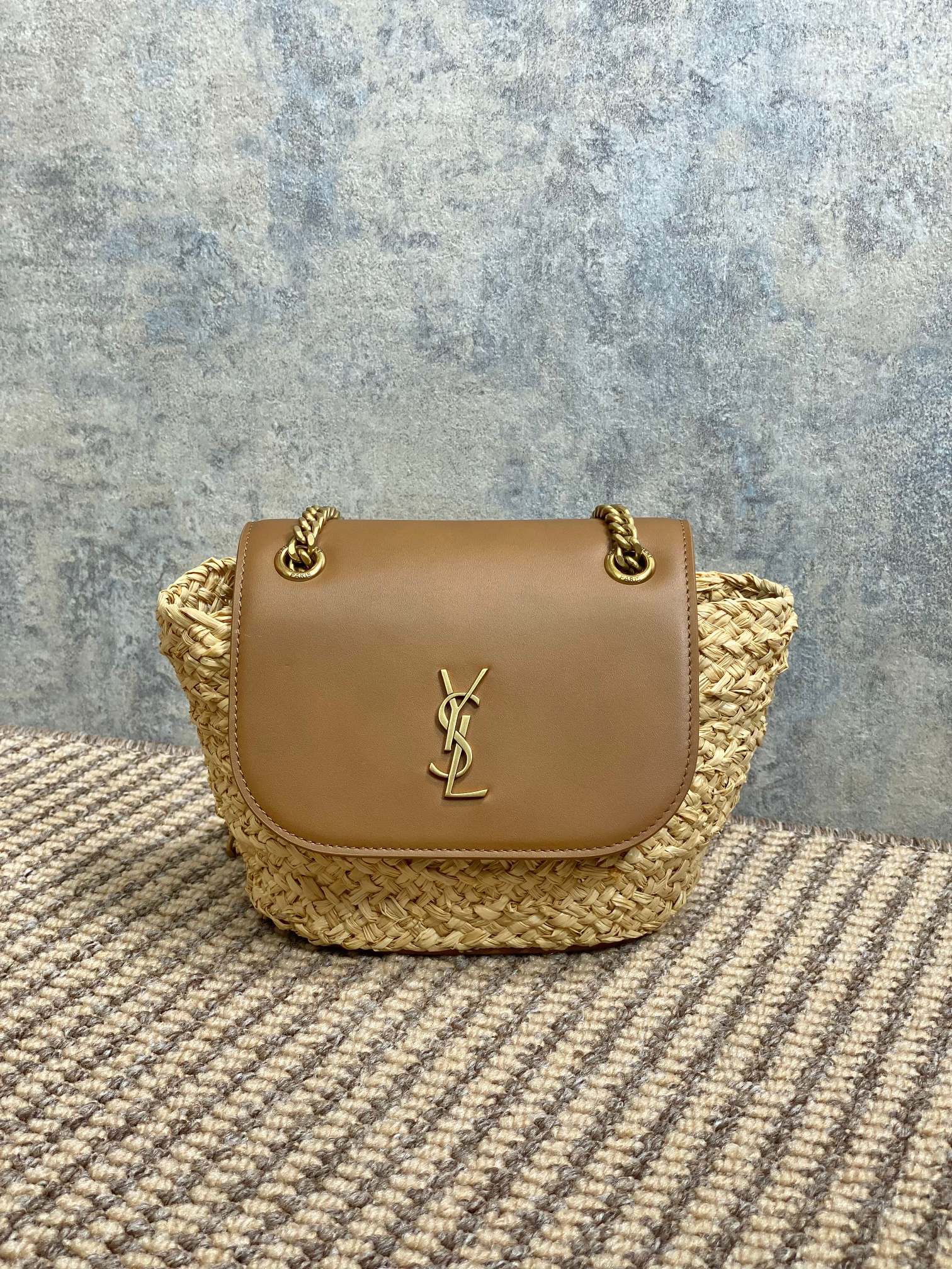 Yves Saint Laurent straw mini MANON handmade model: 774269 size: 23x12x6