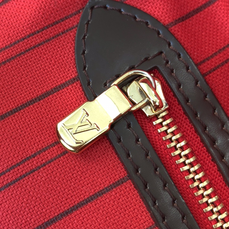 Louis Vuitton Neverfull Bag