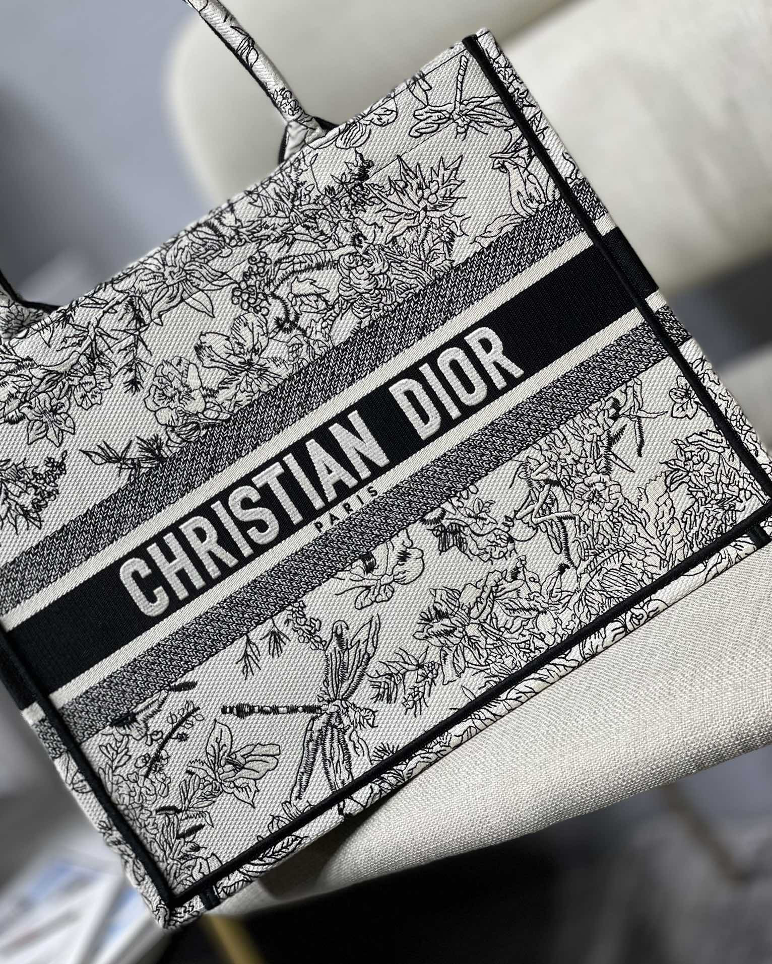 Medium Dior Book Tote