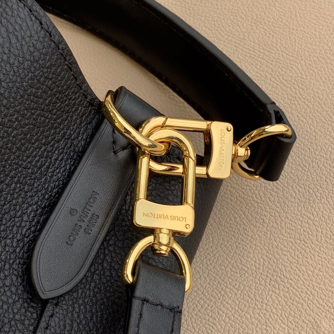 Louis Vuitton Néonoé Bag