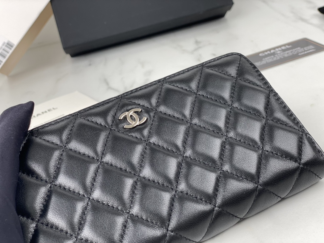 Chanle Zipped Wallet