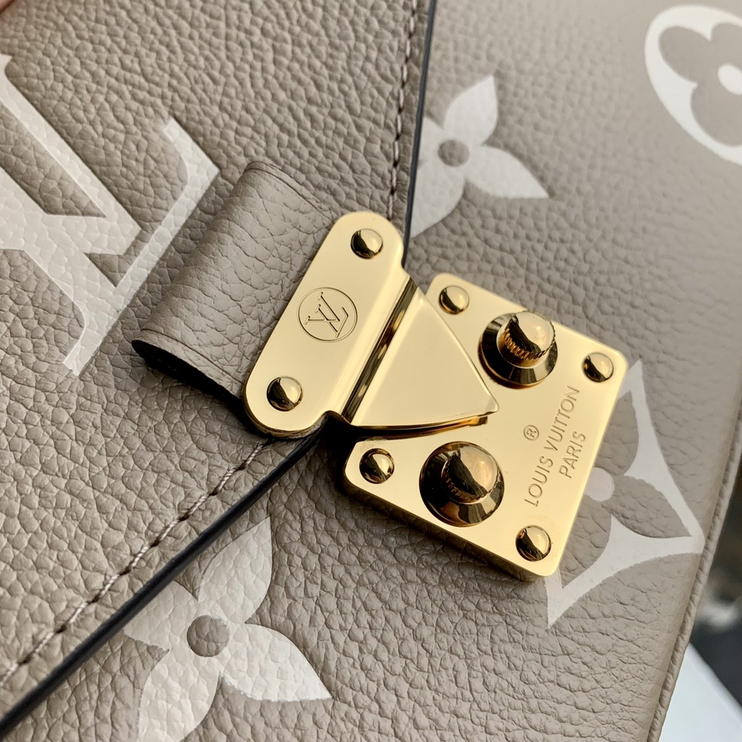Louis Vuitton Pochette Métis East West Bag