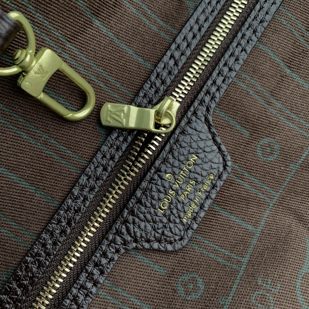 Louis Vuitton Neverfull Bag