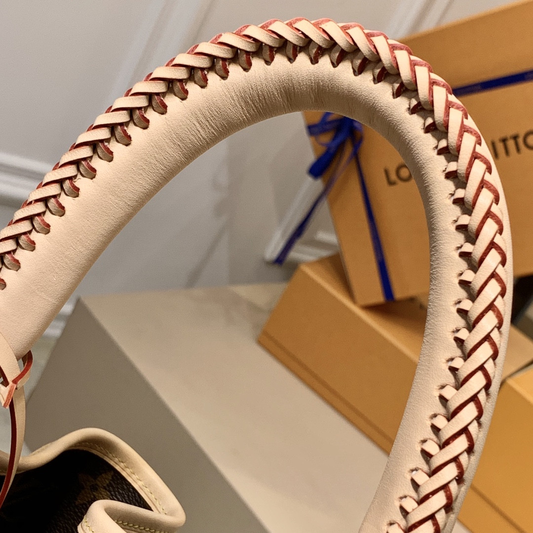 Louis Vuitton Artsy Bag