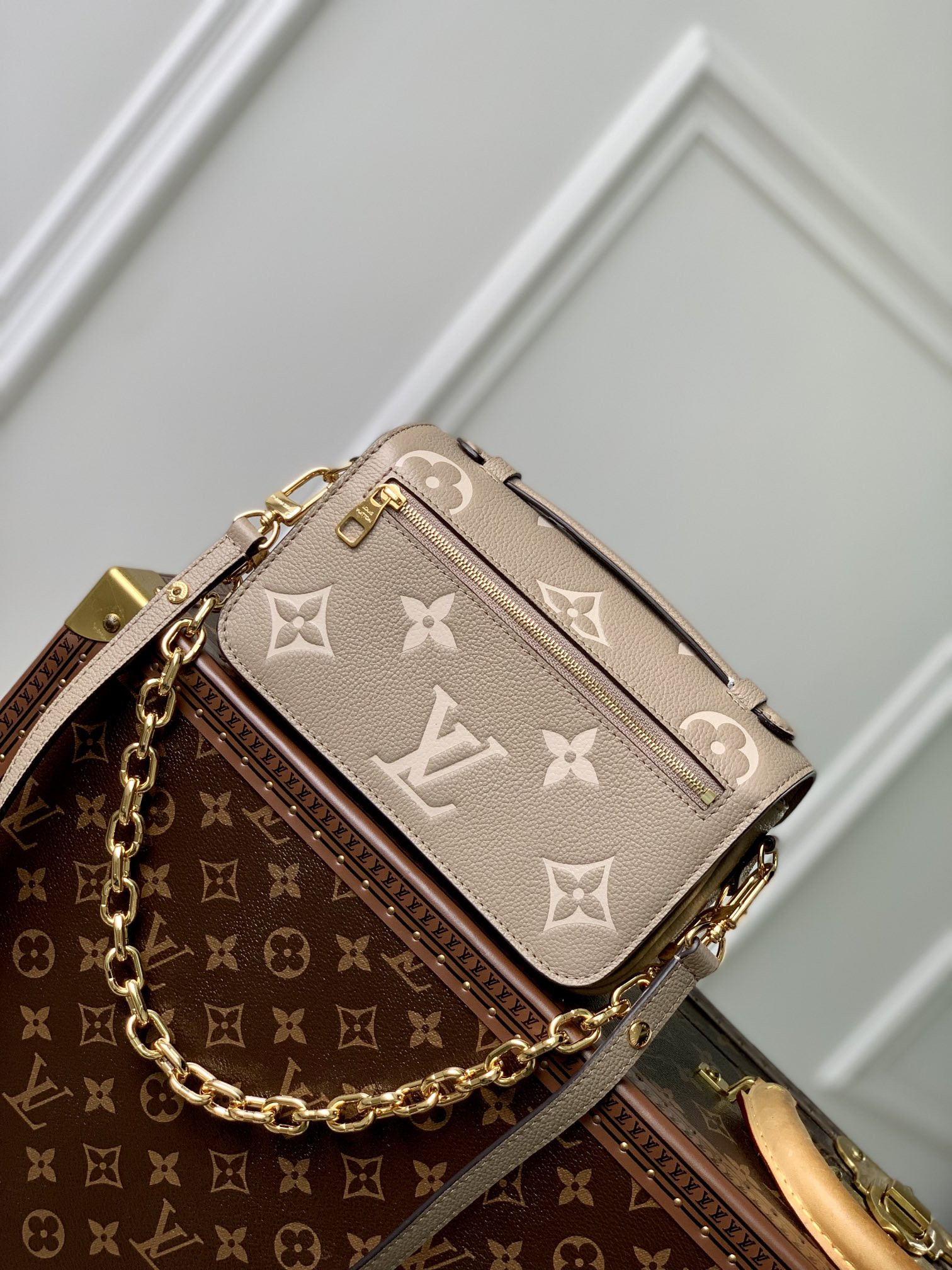 Louis Vuitton Pochette Métis East West Bag