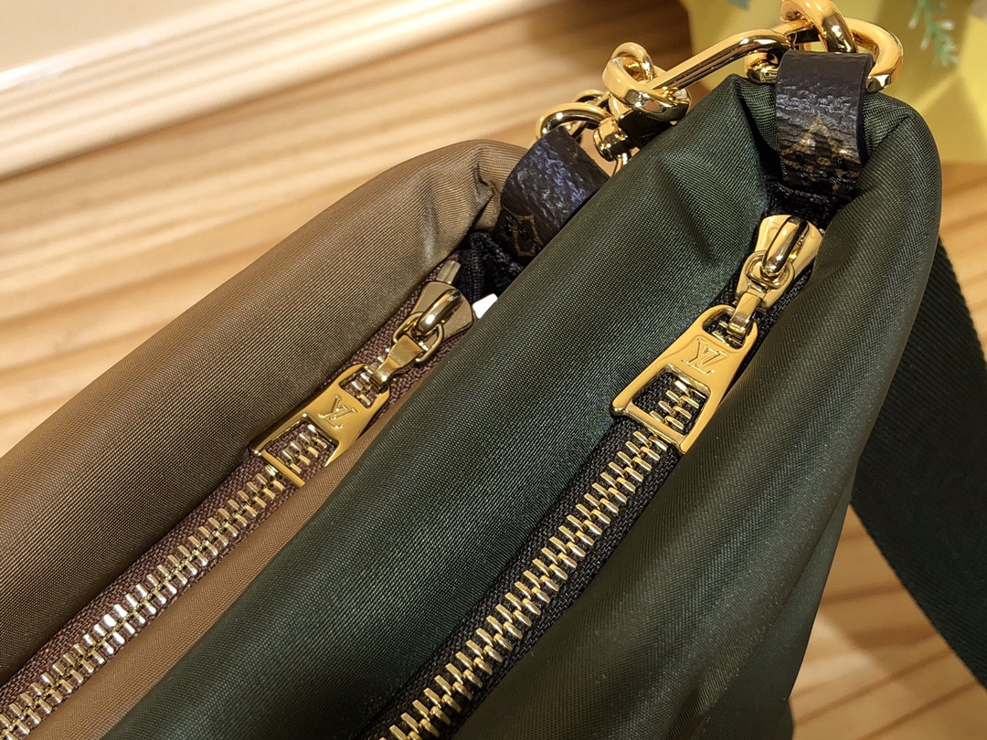 Louis Vuitton Maxi Multi Pochette Accessoires Bag