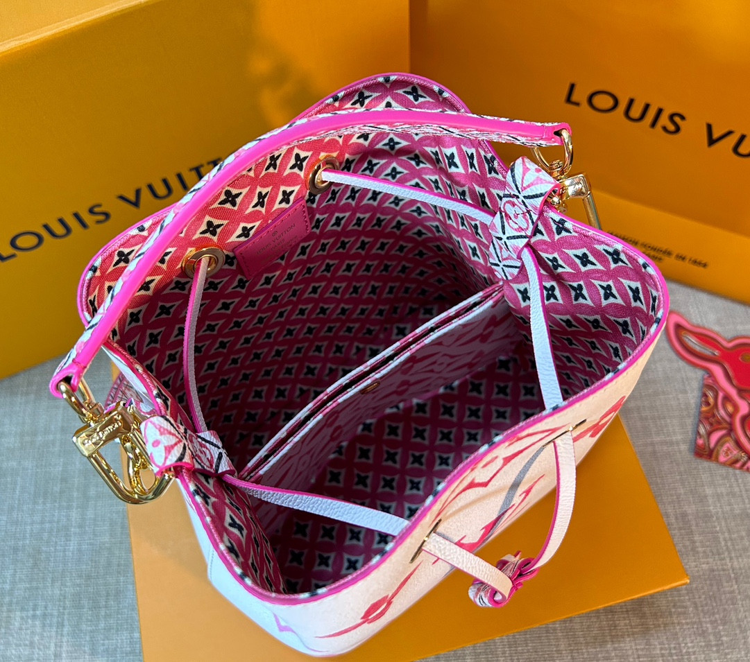 Louis Vuitton Néonoé Bag