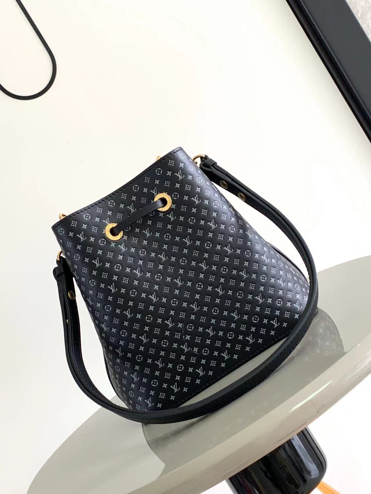 Louis Vuitton Néonoé Bag